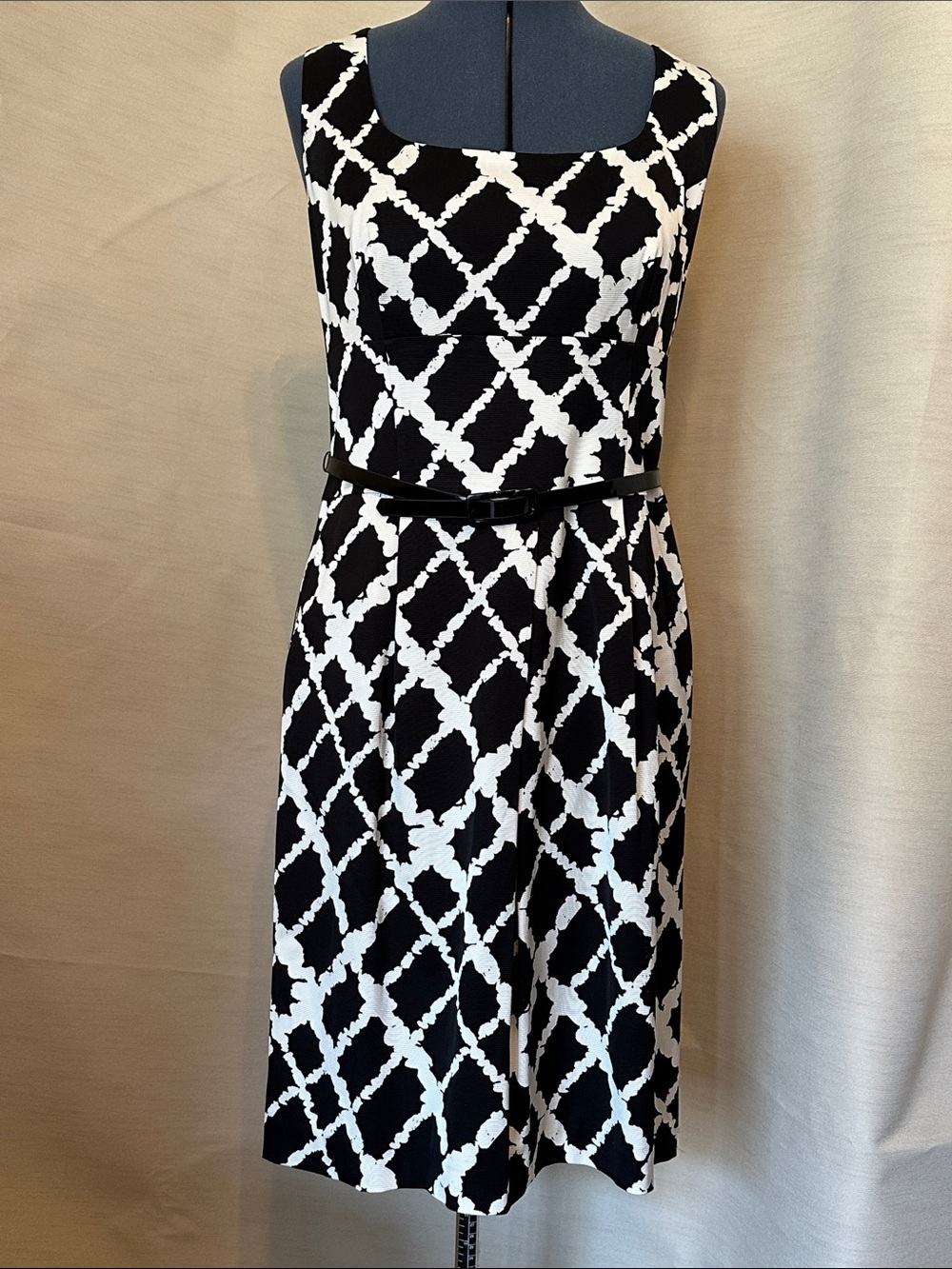 White House Black Market Black & White Sleeveless Midi Dress